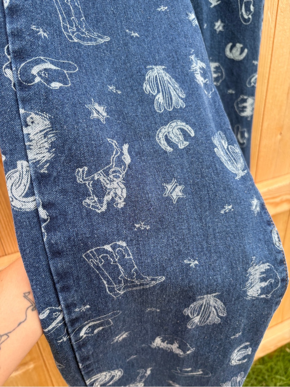 Cali 1850 Women's Western Print Wide Leg Denim Jeans - Picture 2 of 7